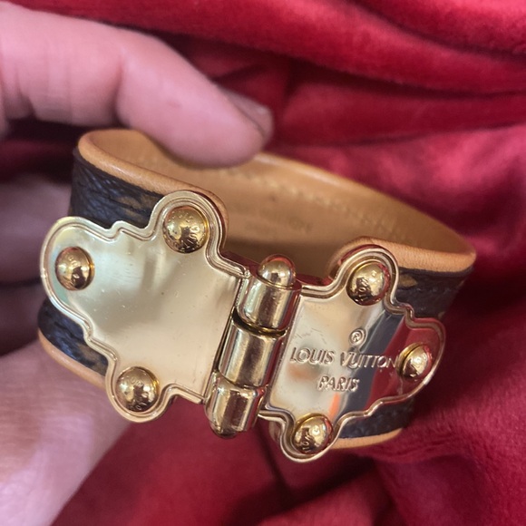 Louis Vuitton Monogram Save It Bracelet - Picture 5 of 5